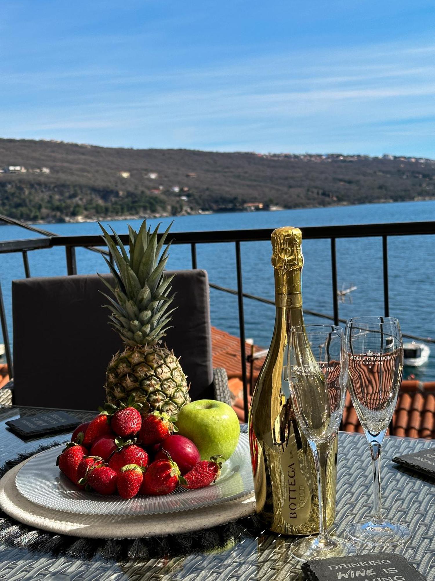 Villa Volos Apartment Karmen With Roof Terrace, Sea View, Free Private Parking Opatija Exteriör bild